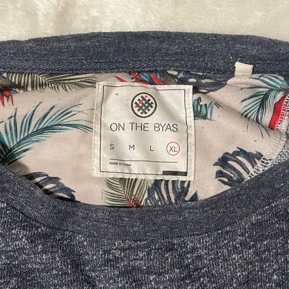 Long sleeve with pocket - Picture 3 of 3